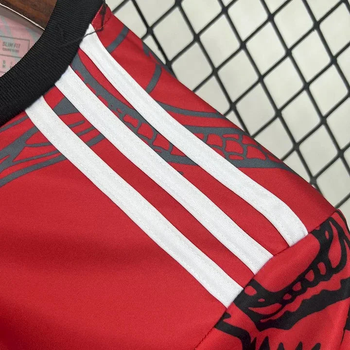 Maillot Real Madrid foot concept rose 2024 2025