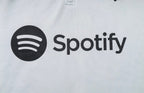 Ensemble Barcelone Blanc/Kaki - détail logo Spotify