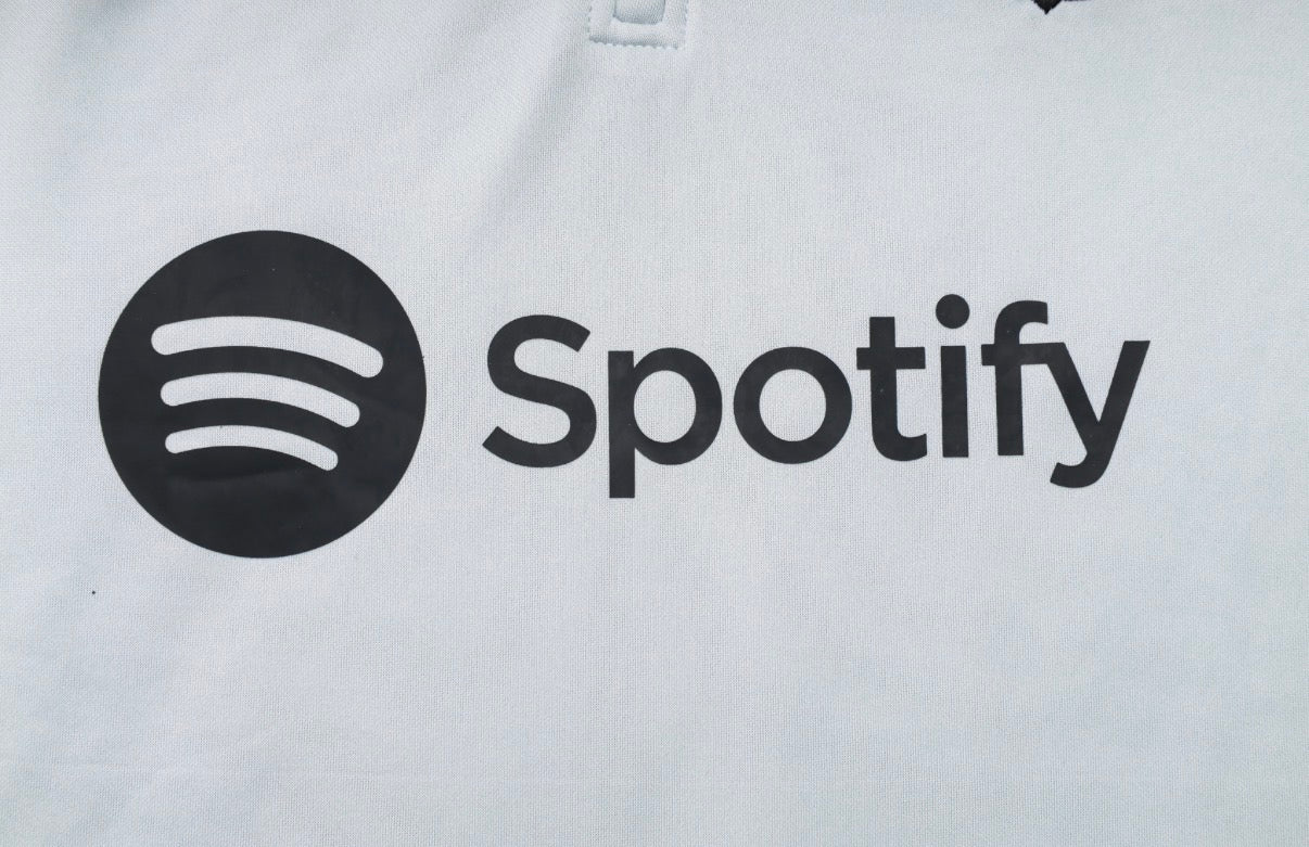 Ensemble Barcelone Blanc/Kaki - détail logo Spotify