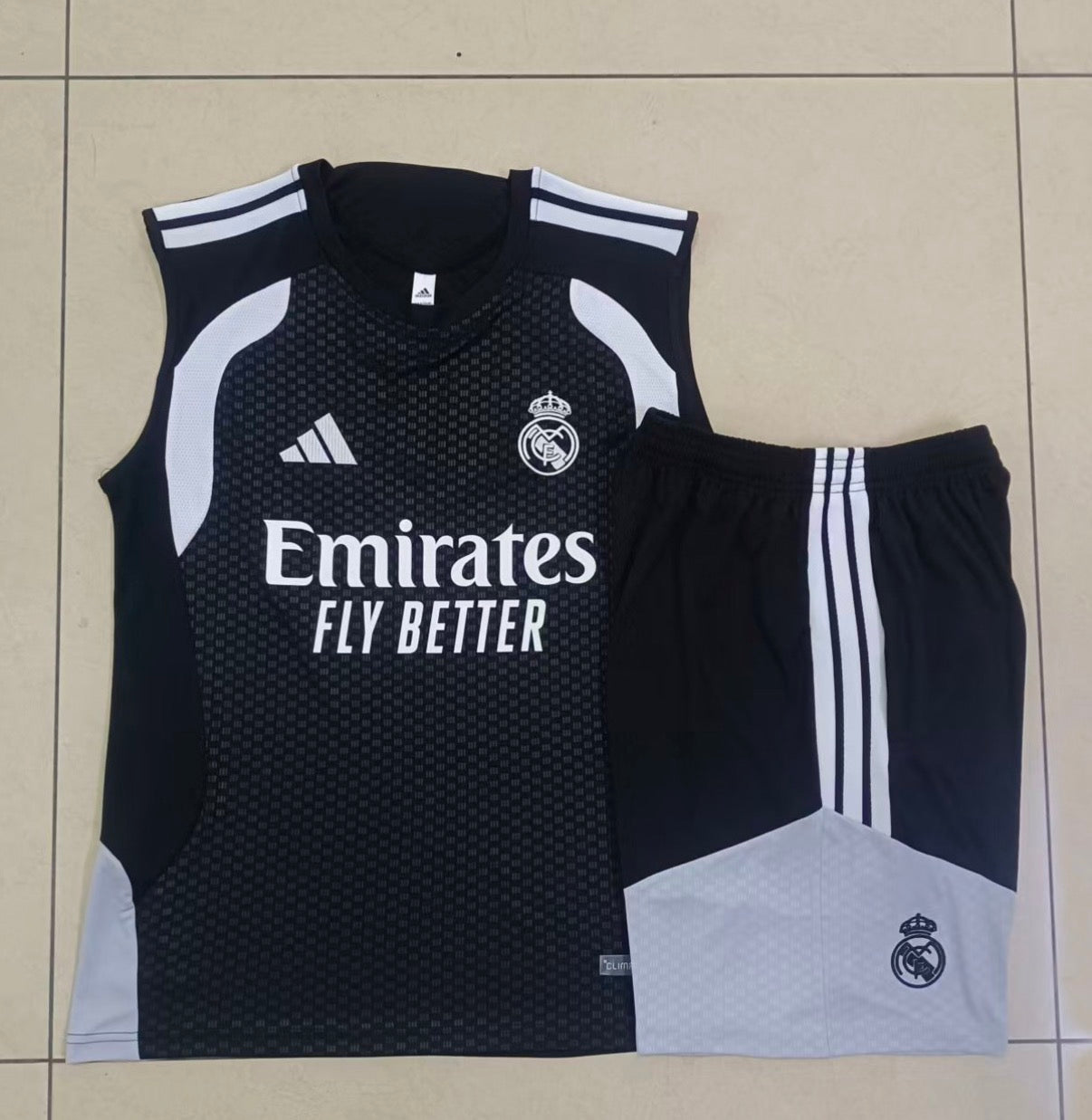 Ensemble Débardeur Short Real Madrid Noir face marbre